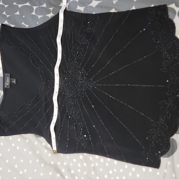 Beautiful Women black top with design - Picture 6 of 10